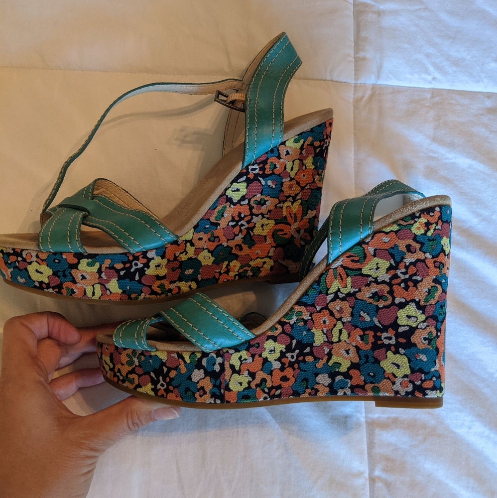 Marc Jacobs Teal floral wedges